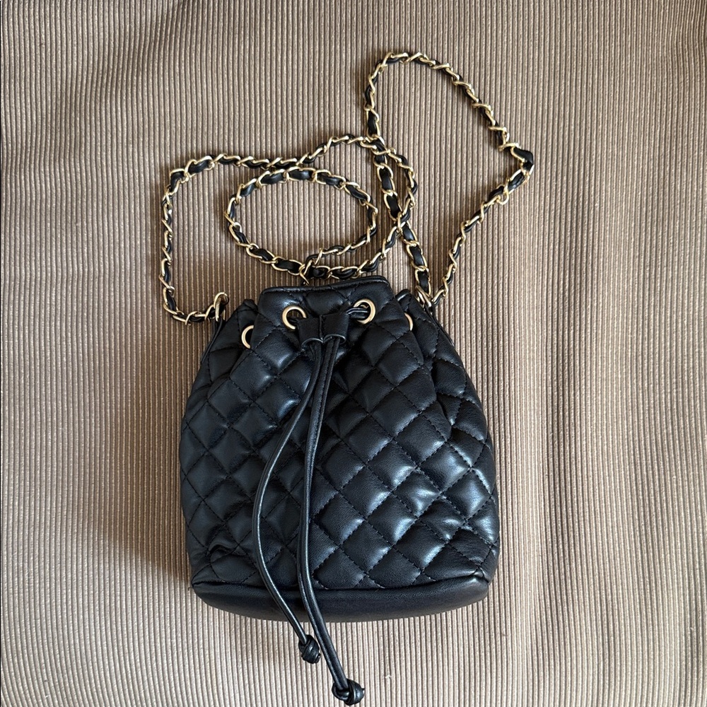 Chic Black Quilted Crossbody Bag